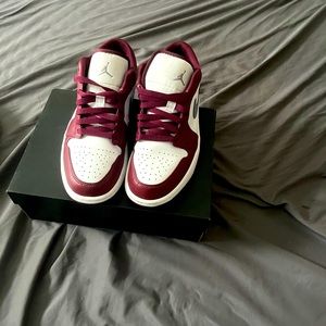 Air Jordan 1 low cherry wood red
